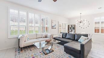 Cozy 4BR House Close to Cota DT w Fast Wifi