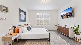 Cozy 4BR House Close to Cota DT w Fast Wifi