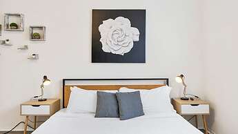 Cozy 4BR House Close to Cota DT w Fast Wifi