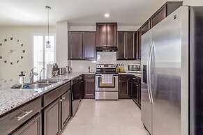 Cozy 4BR House Close to Cota DT w Fast Wifi