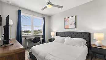 Modern 1BR King Suite Close to Downtown w Fast Wifi