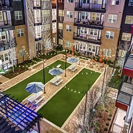 Modern 1BR King Suite Close to Downtown w Fast Wifi