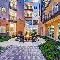 Modern 1BR King Suite Close to Downtown w Fast Wifi