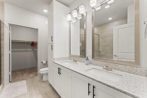 Top Floor 2BR King Beds Suite 8 Min to Downtown