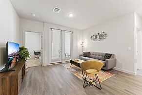 Top Floor 2BR King Beds Suite 8 Min to Downtown