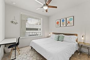 Top Floor 2BR King Beds Suite 8 Min to Downtown