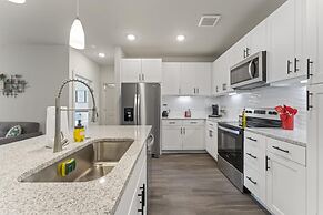 Upscale 2BR King Suite Close to DT Domain UT