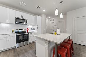 Upscale 2BR King Suite Close to DT Domain UT