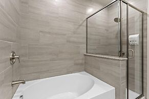 Prime Soco Charming 1BR King Suite w Pool Parking