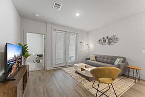 Prime Soco Charming 1BR King Suite w Pool Parking