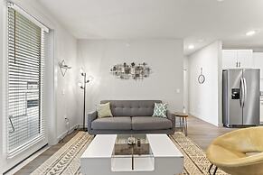 Upscale 2BR King Suite Close to DT Domain UT