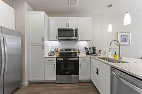 Prime Soco Cozy 1BR King Suite w Pool Parking