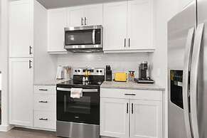 Prime Soco Quaint 1BR King Suite w Pool Parking