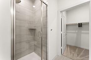 Prime Soco Airy 1BR King Suite w Pool Parking