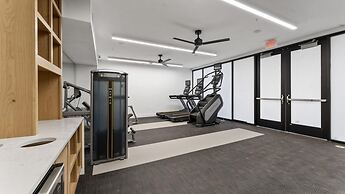 Prime Soco Airy 1BR King Suite w Pool Parking