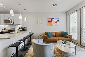 Prime Soco Airy 1BR King Suite w Pool Parking