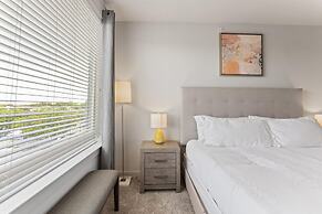 Prime Soco Airy 1BR King Suite w Pool Parking