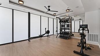 Prime Soco Airy 1BR King Suite w Pool Parking