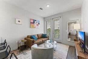 Prime Soco Airy 1BR King Suite w Pool Parking