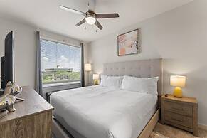 Prime Soco Airy 1BR King Suite w Pool Parking