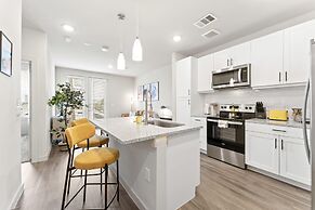 Prime Soco Bright 2BR King Suite w Pool Parking