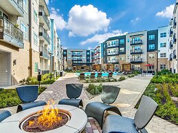 Serene 1BR King Suite Close to Downtown w Fast Wifi