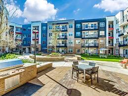 Serene 1BR King Suite Close to Downtown w Fast Wifi