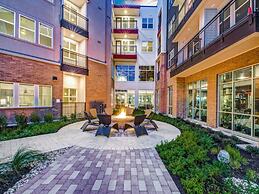 Comfy 1BR King Suite Close to Downtown w Fast Wifi