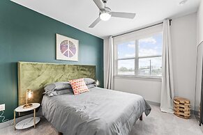 Comfy 1BR King Suite Close to Downtown w Fast Wifi