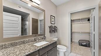 Comfy 1BR King Suite Close to Downtown w Fast Wifi