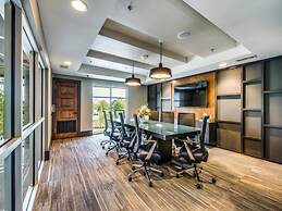 Comfy 1BR King Suite Close to Downtown w Fast Wifi