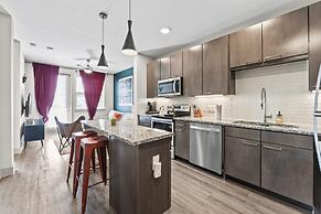 Comfy 1BR King Suite Close to Downtown w Fast Wifi