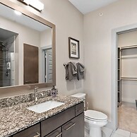 Cozy 1BR King Suite Close to Downtown w Fast Wifi