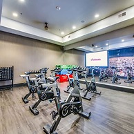 Cozy 1BR King Suite Close to Downtown w Fast Wifi