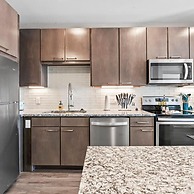 Cozy 1BR King Suite Close to Downtown w Fast Wifi