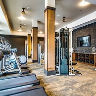 Cozy 1BR King Suite Close to Downtown w Fast Wifi