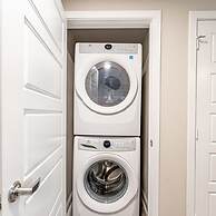 Cozy 1BR King Suite Close to Downtown w Fast Wifi