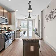 Cozy 1BR King Suite Close to Downtown w Fast Wifi