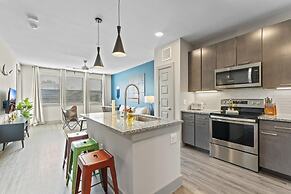 Serene 1BR King Suite Close to Downtown w Fast Wifi