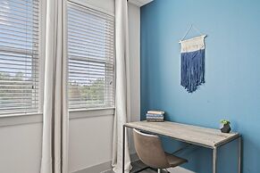 Serene 1BR King Suite Close to Downtown w Fast Wifi