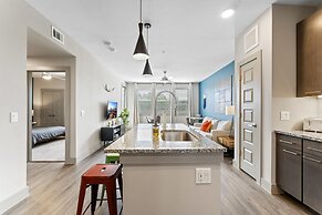 Serene 1BR King Suite Close to Downtown w Fast Wifi