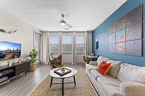 Serene 1BR King Suite Close to Downtown w Fast Wifi