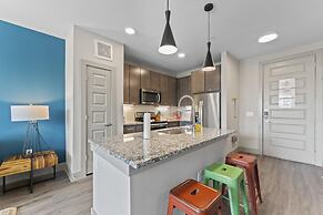 Serene 1BR King Suite Close to Downtown w Fast Wifi