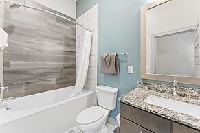 Tranquil 1BR King Suite Close to Downtown w Fast Wifi