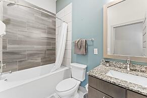 Tranquil 1BR King Suite Close to Downtown w Fast Wifi