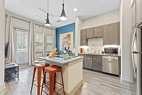 Tranquil 1BR King Suite Close to Downtown w Fast Wifi