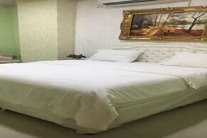 Capital O 141 Golden Rays Hotel