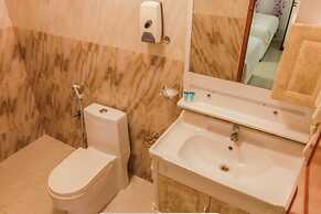 Capital O 141 Golden Rays Hotel