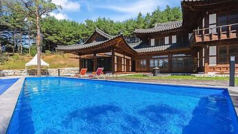 Gangneung Booyoonok Hanok Pension