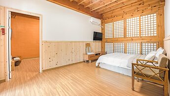 Gangneung Booyoonok Hanok Pension